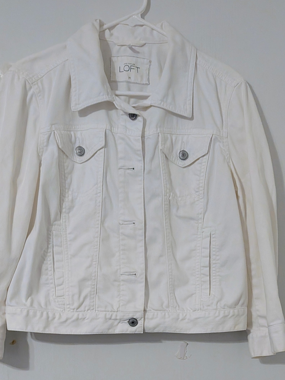 Ann Taylor LOFT White Women’s Trucker Denim Jacket with Button Front Size M